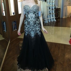 Ball gown / Evening Gown / Prom Dress. Never worn.